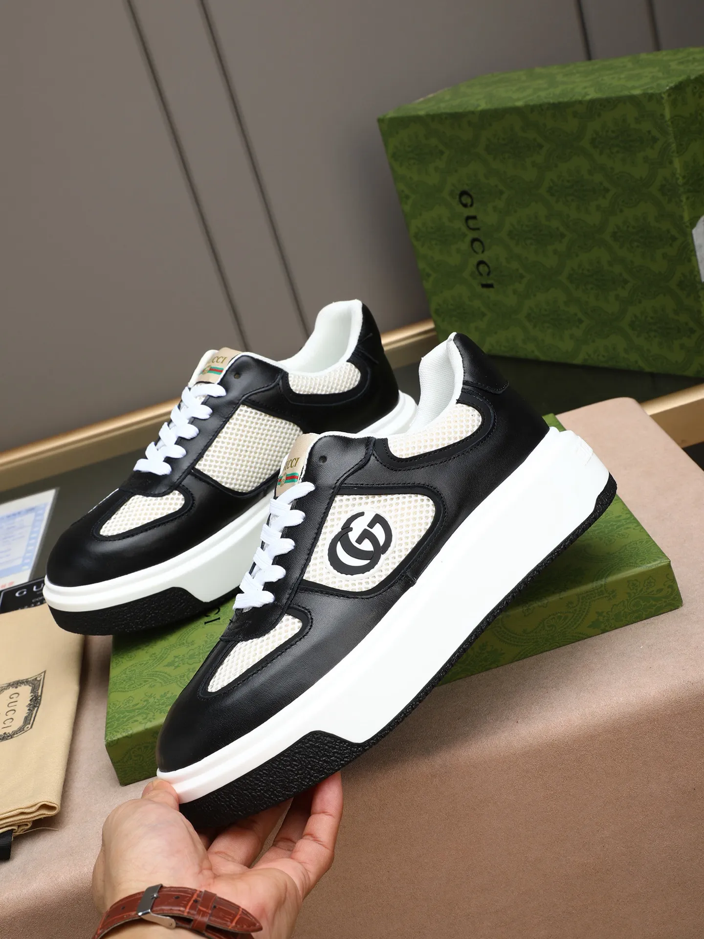 Men's shoes 💰480 New men's shoes GUCCI Fashion trend Made of first-layer calfskin ➕ washed sheep lining! The foot feels super comfortable and the workmanship is impeccable. Foam ultra-light outsole, size: 38-44 (45 customized) 3 colors to choose from!
